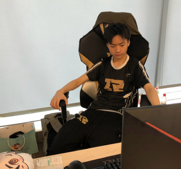 Uzi关键时刻高光表现，德国队助力球队获胜！的简单介绍